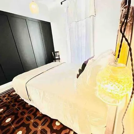 Mare E Ventu. Un Lieu Unique Et En Plein Centre De Bastia * Bastia (Corsica)