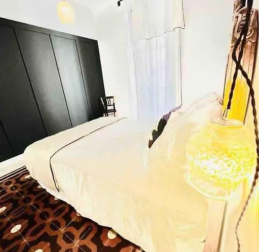 Mare E Ventu. Un Lieu Unique Et En Plein Centre De Bastia * Bastia (Corsica)